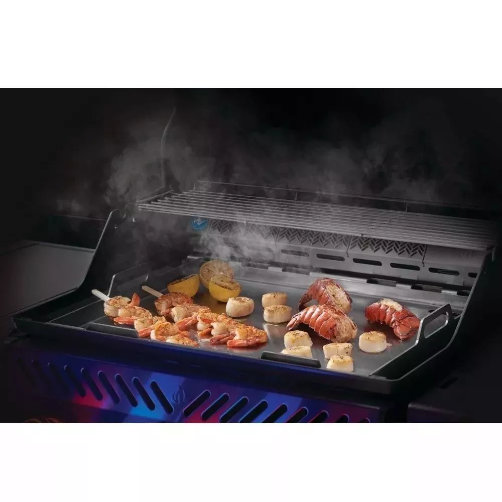 Gasgrill Napoleon Rogue PRO 425 inklusive Plancha und Plancha Grillbesteck | Ausstellungsstück